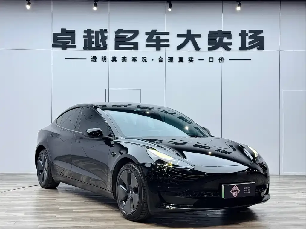 Tesla Model 3 — фото 1