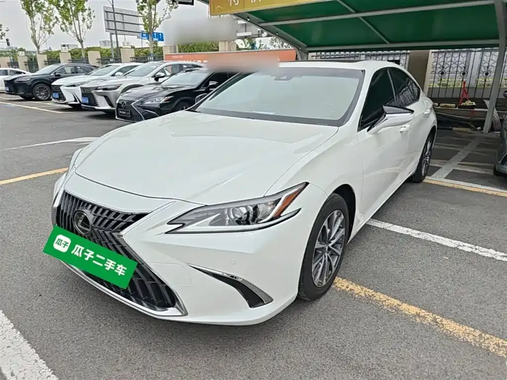 Lexus ES — фото 1