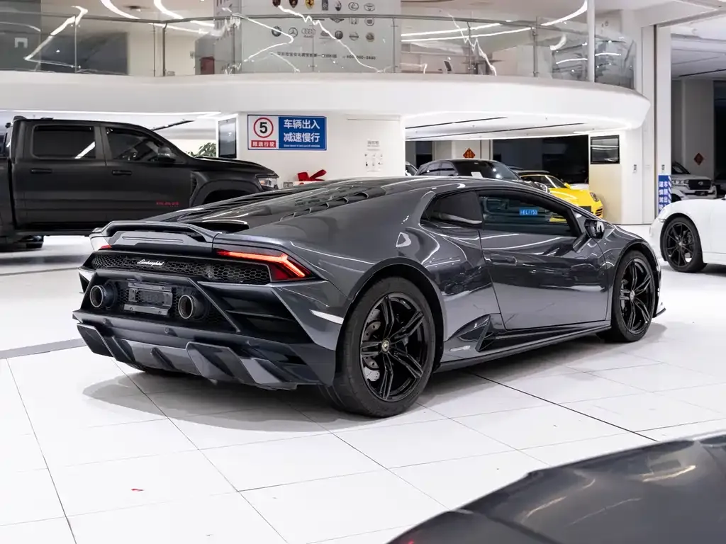 Lamborghini Huracan — фото 9