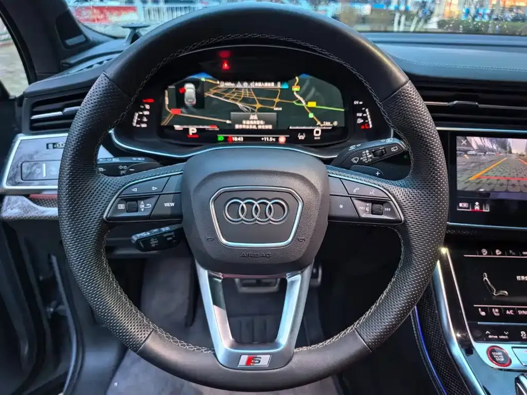 Audi SQ7 — фото 10