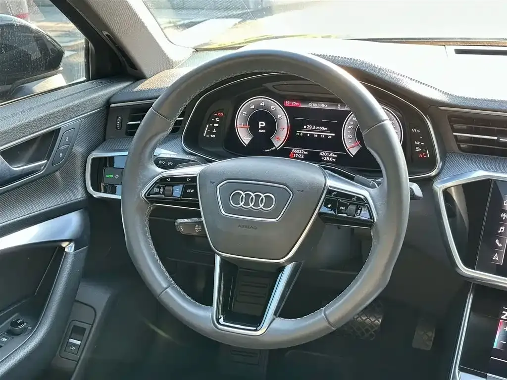 Audi A6L — фото 10