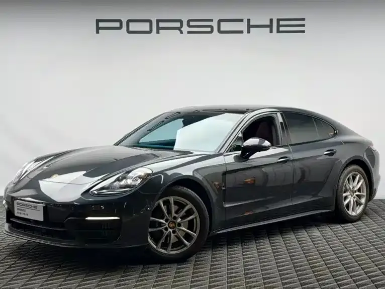 Porsche Panamera — фото 1