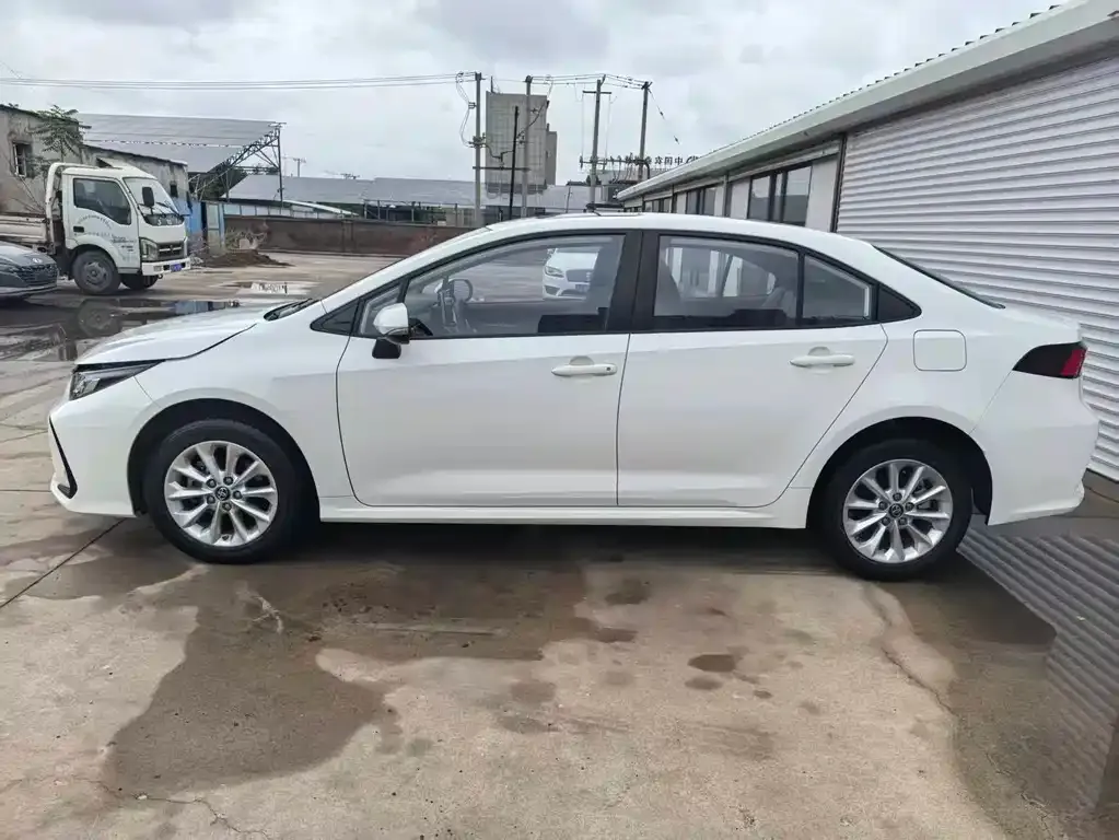 Toyota Corolla — фото 6
