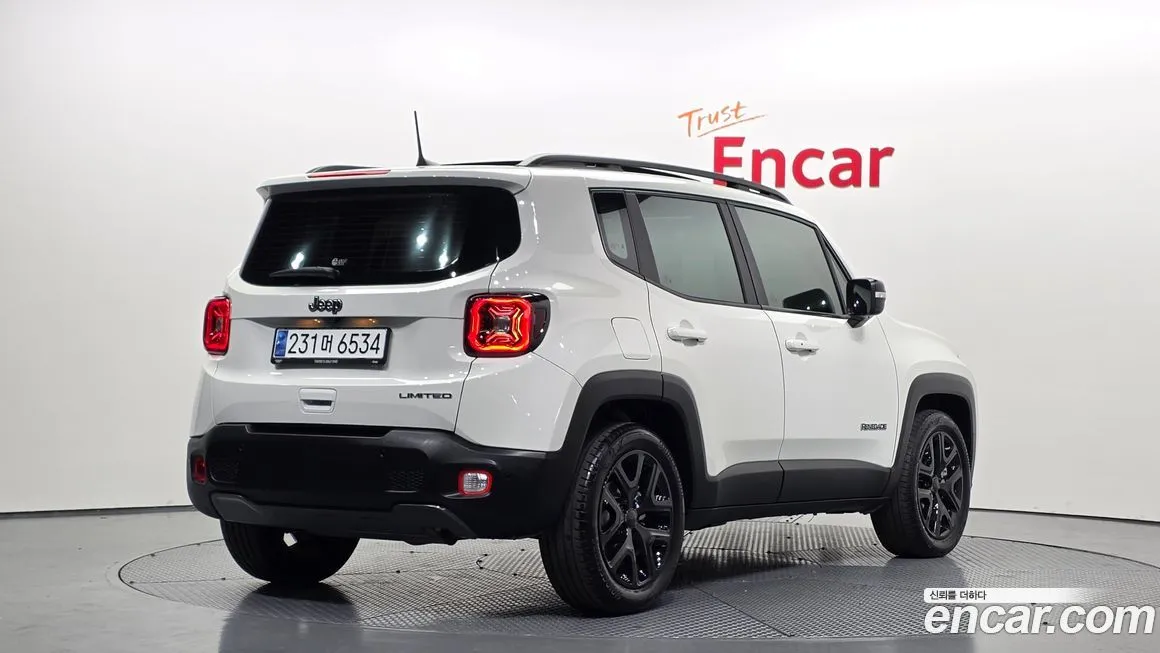 Jeep Renegade — фото 10