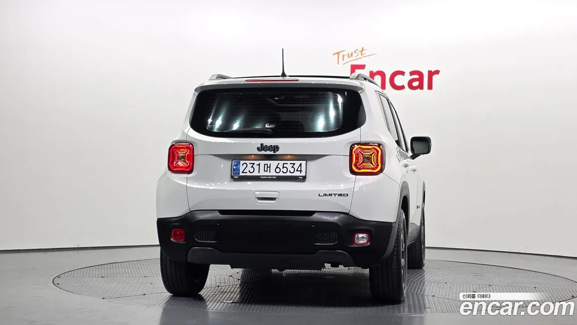Jeep Renegade — фото 4