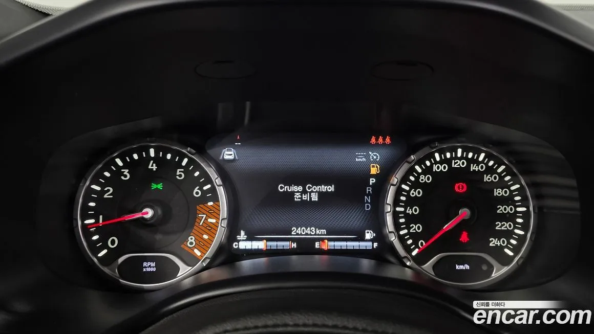 Jeep Renegade — фото 3