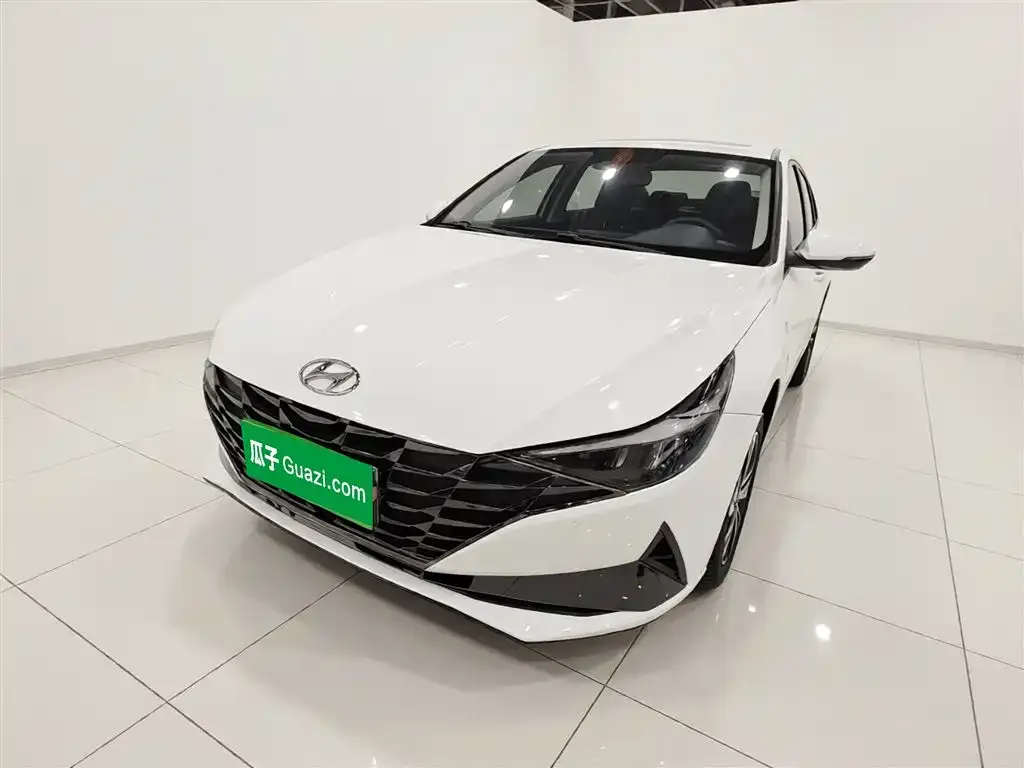 Hyundai Elantra — фото 4