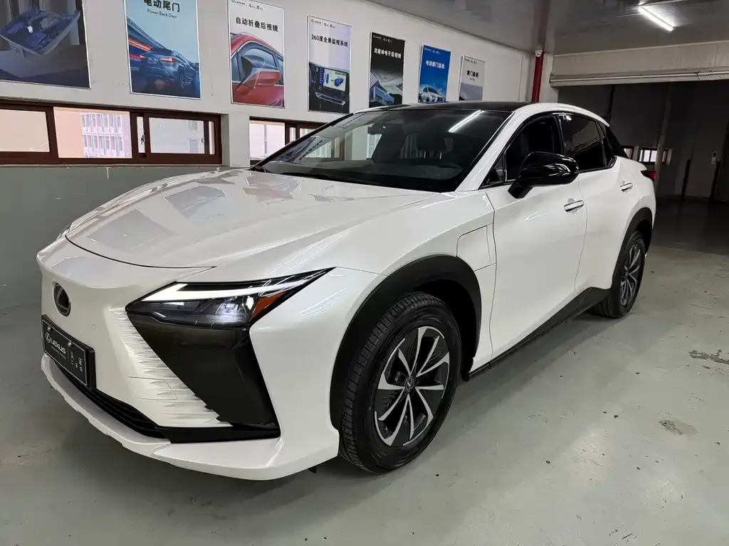 Lexus RZ — фото 1