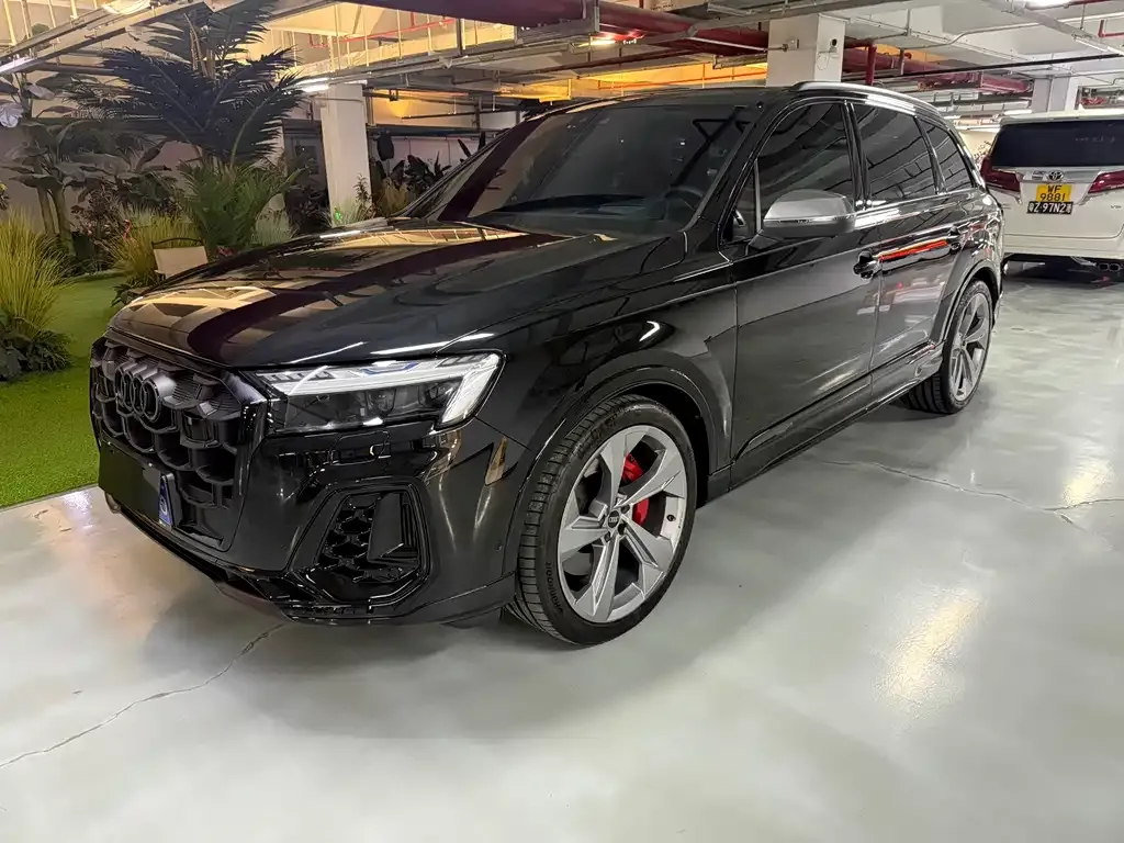 Audi SQ7 — фото 1