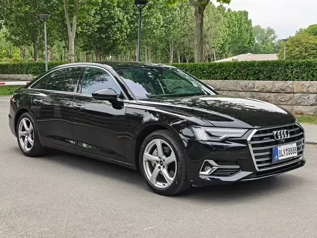 Audi A6L — фото 1