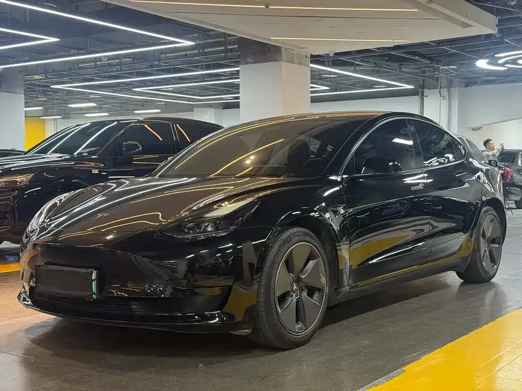 Tesla Model 3 — фото 1