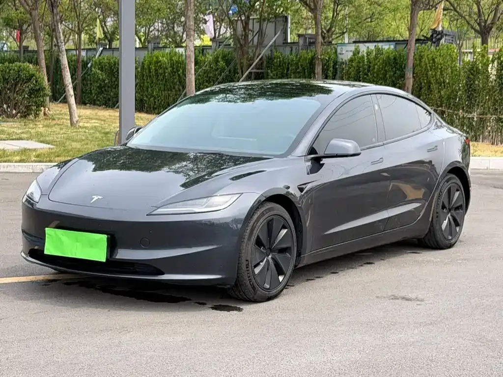 Tesla Model 3 — фото 1