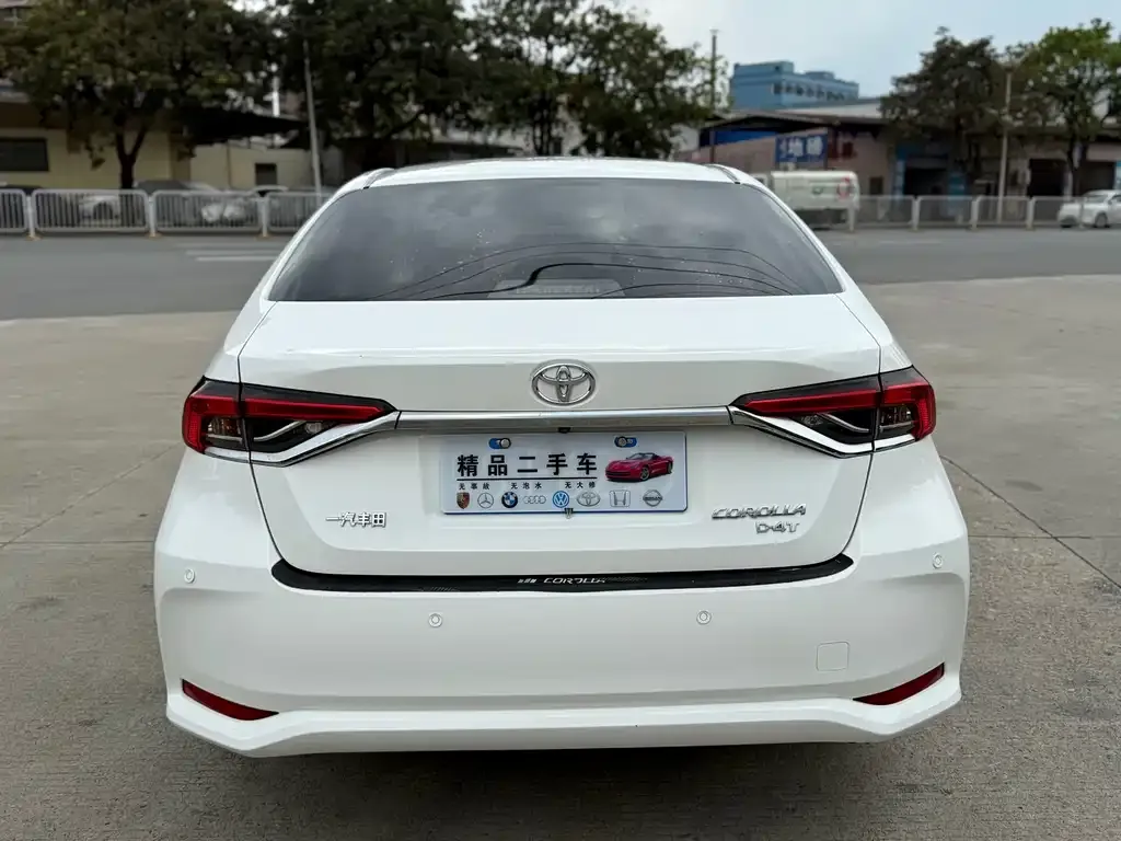 Toyota Corolla — фото 4