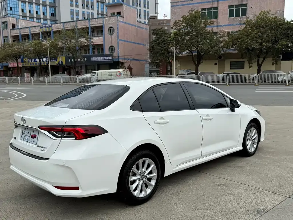 Toyota Corolla — фото 9