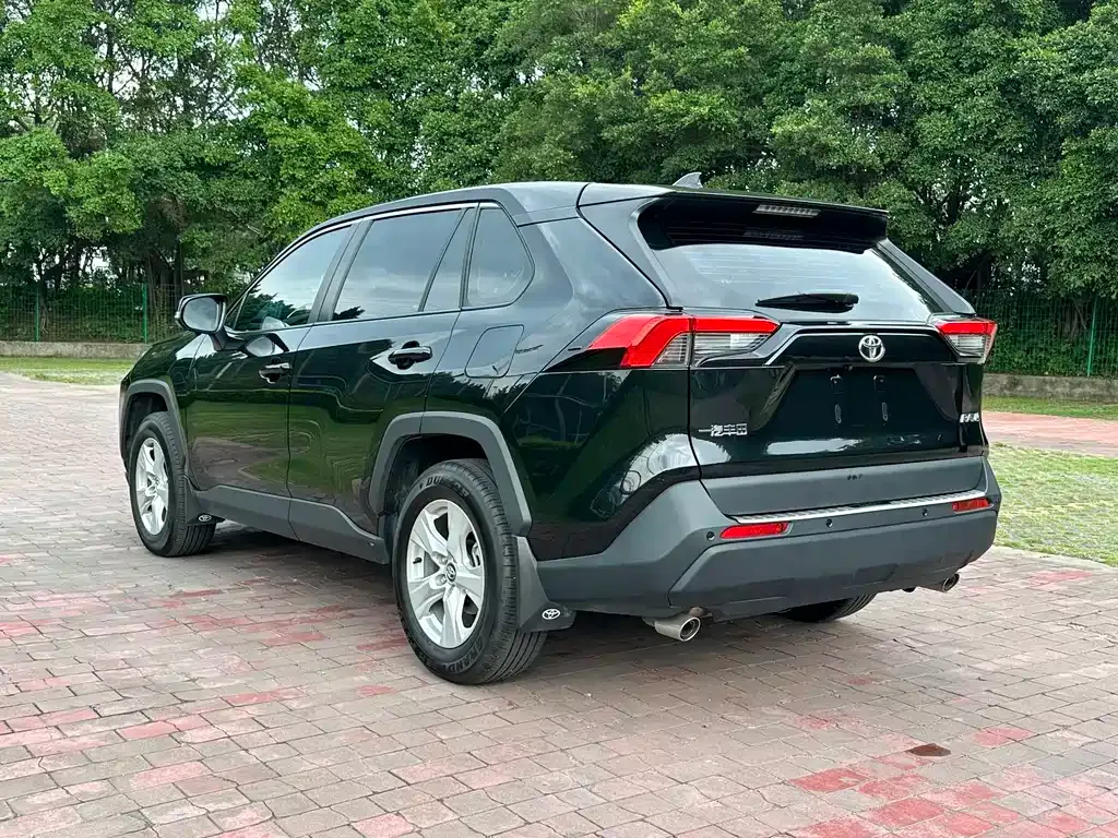Toyota RAV4 — фото 4