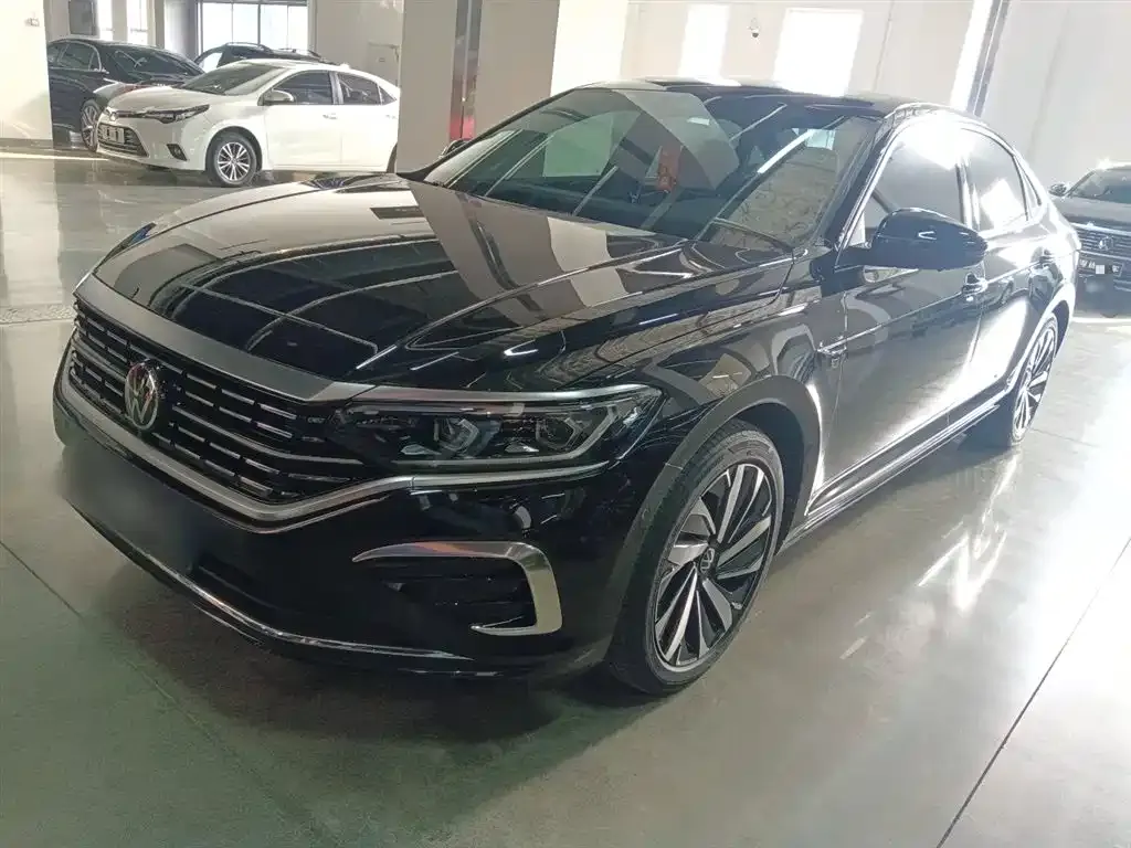 Volkswagen Passat — фото 1