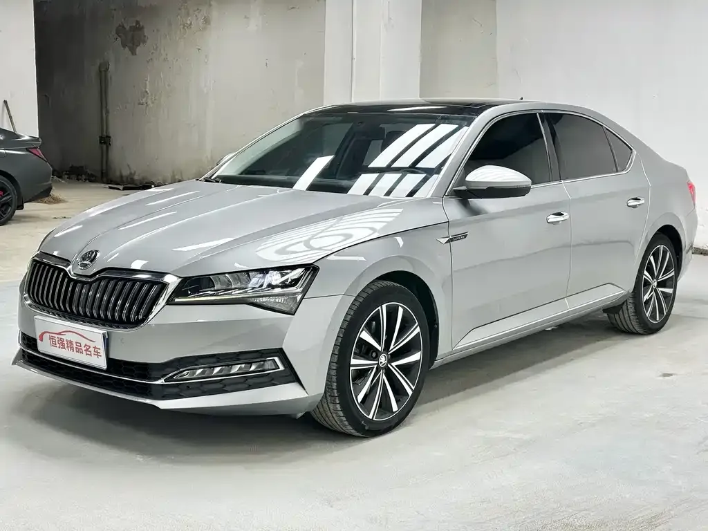 Skoda Superb — фото 1