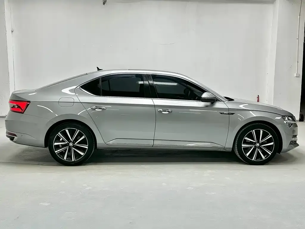 Skoda Superb — фото 2