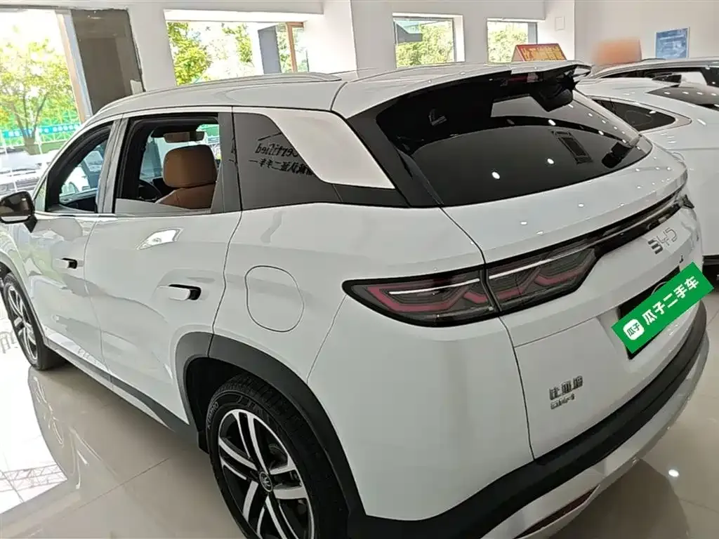 BYD L DM-i — фото 7