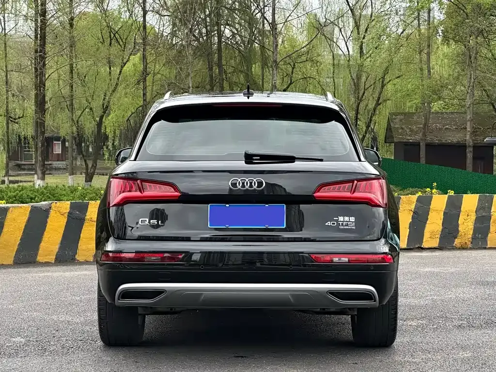 Audi Q5L — фото 5
