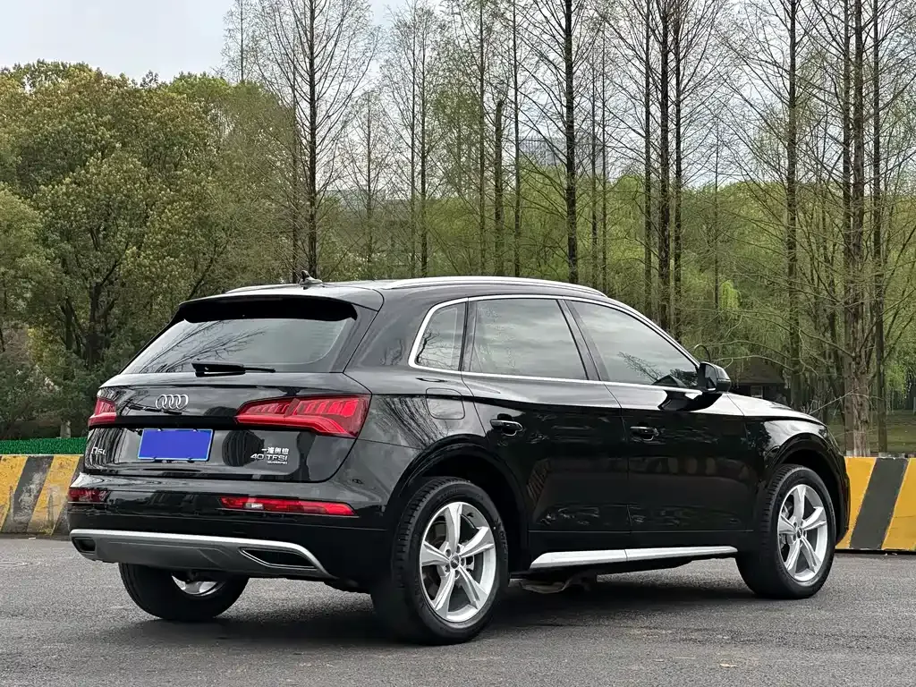 Audi Q5L — фото 8