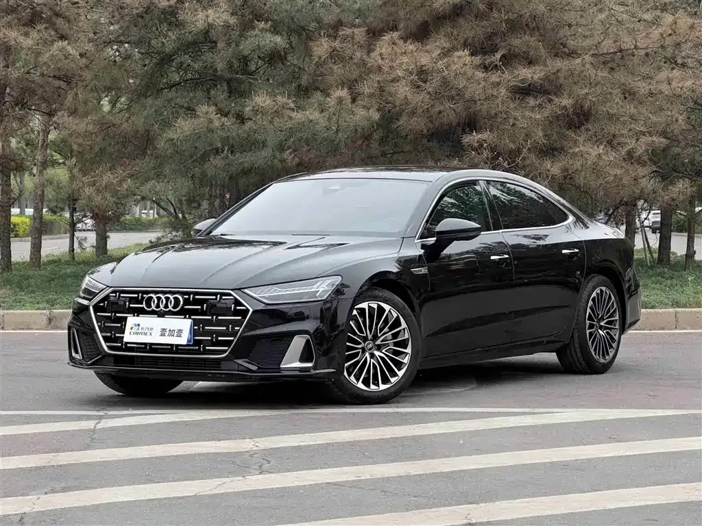 Audi A7L — фото 1