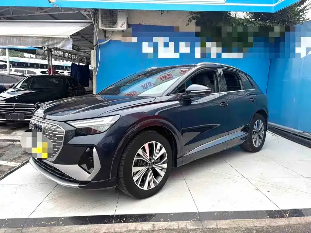 Audi Q4 e-tron — фото 1