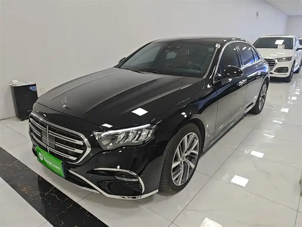 Mercedes-Benz E-Class — фото 1