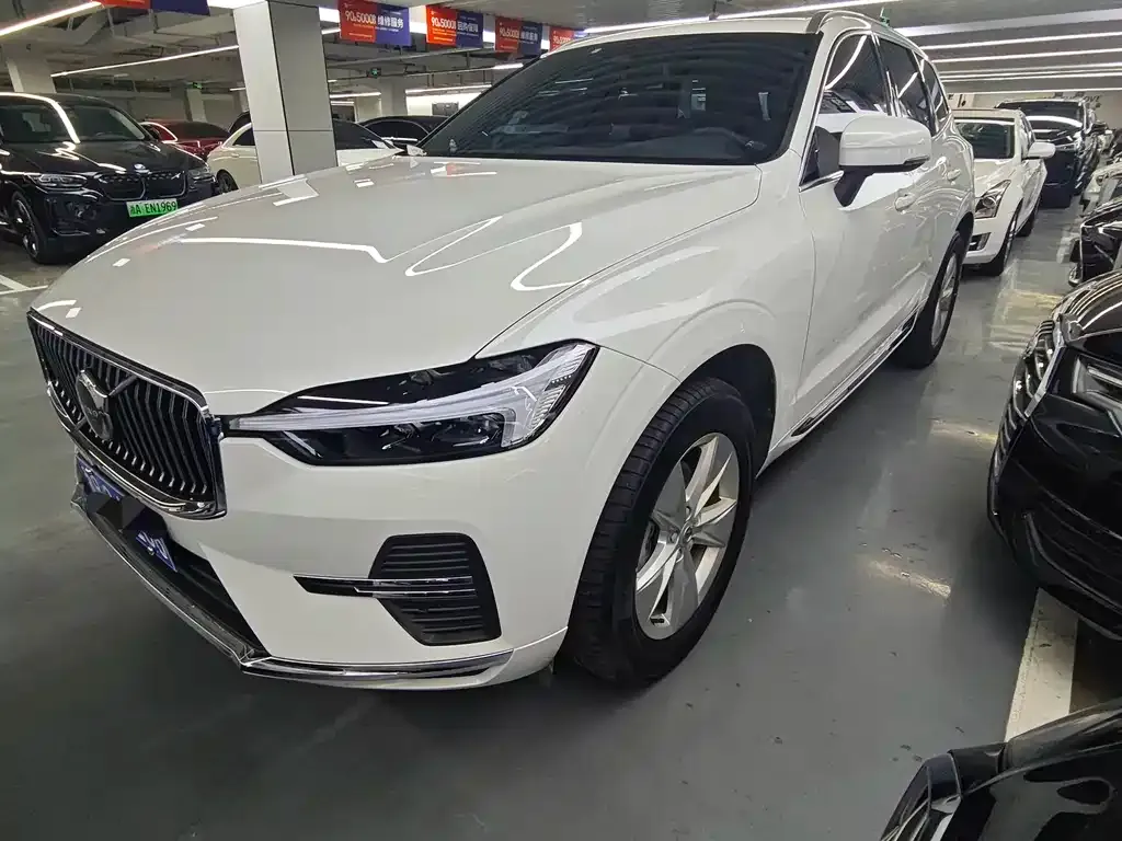 Volvo XC60 — фото 1