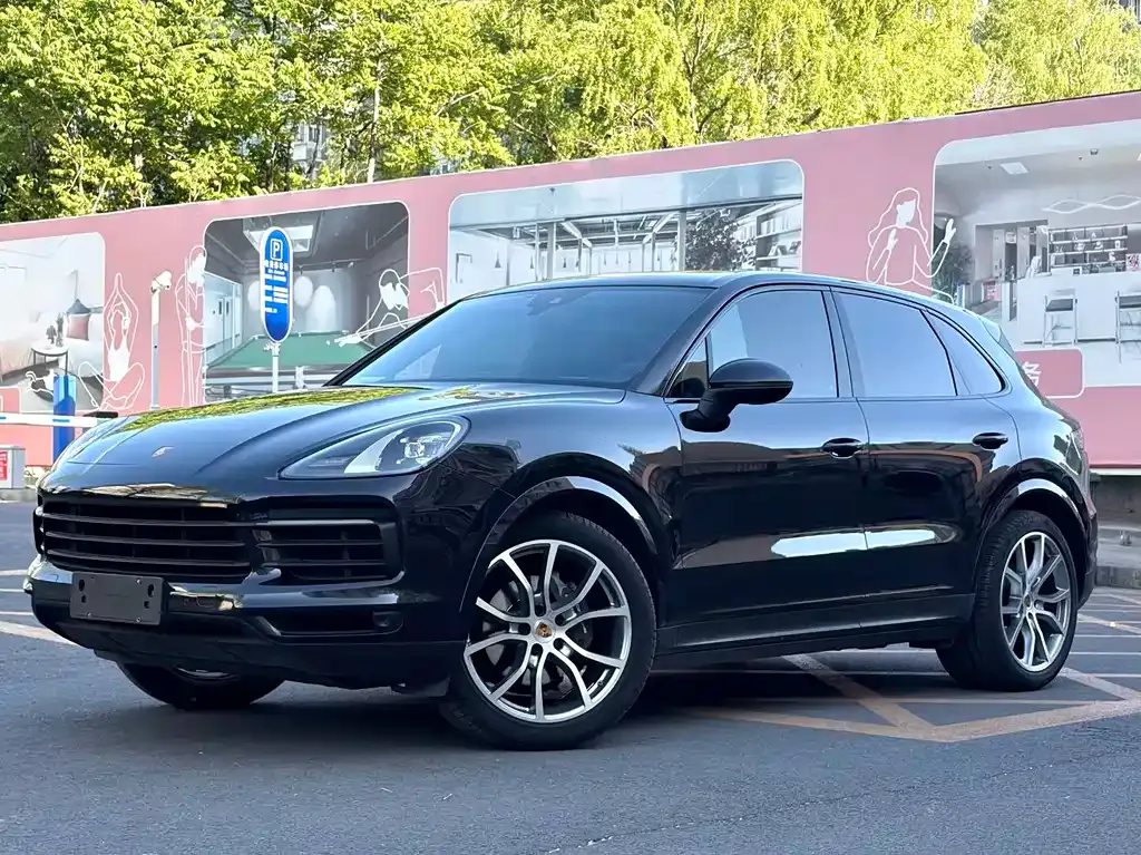 Porsche Cayenne — фото 1