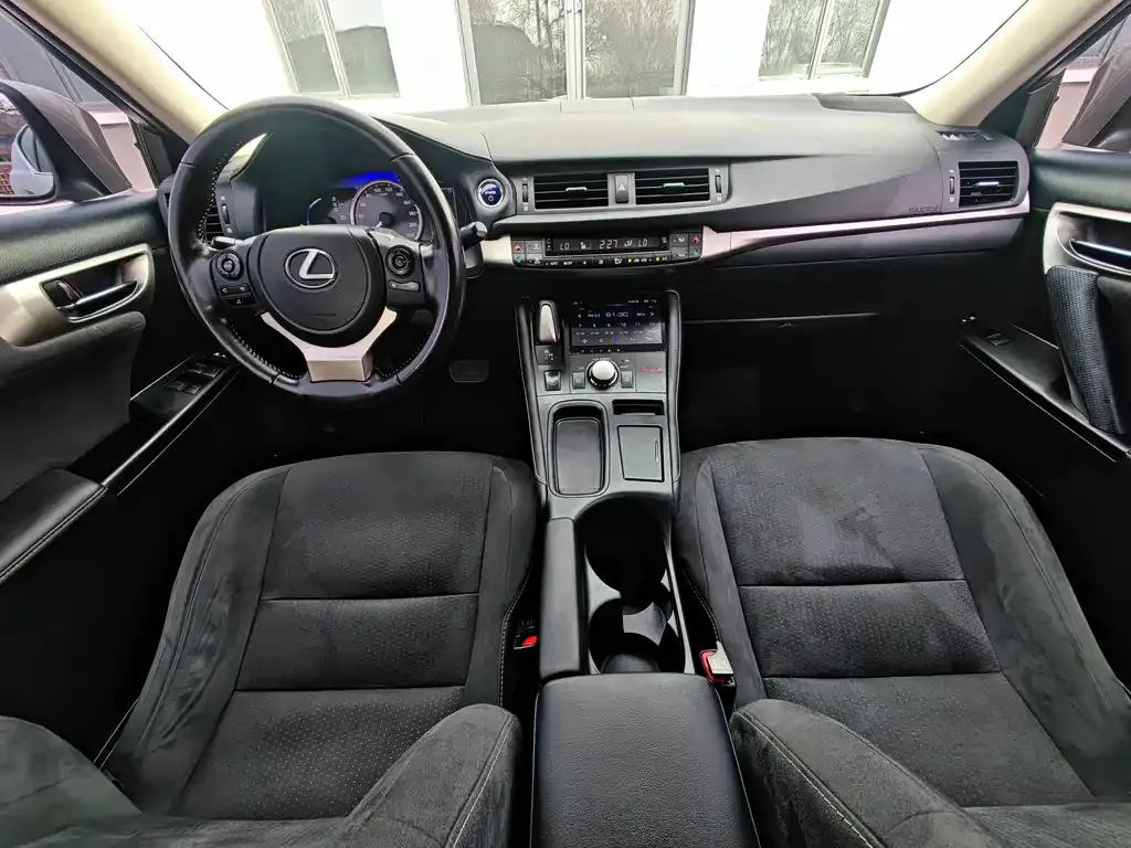 Lexus CT — фото 9