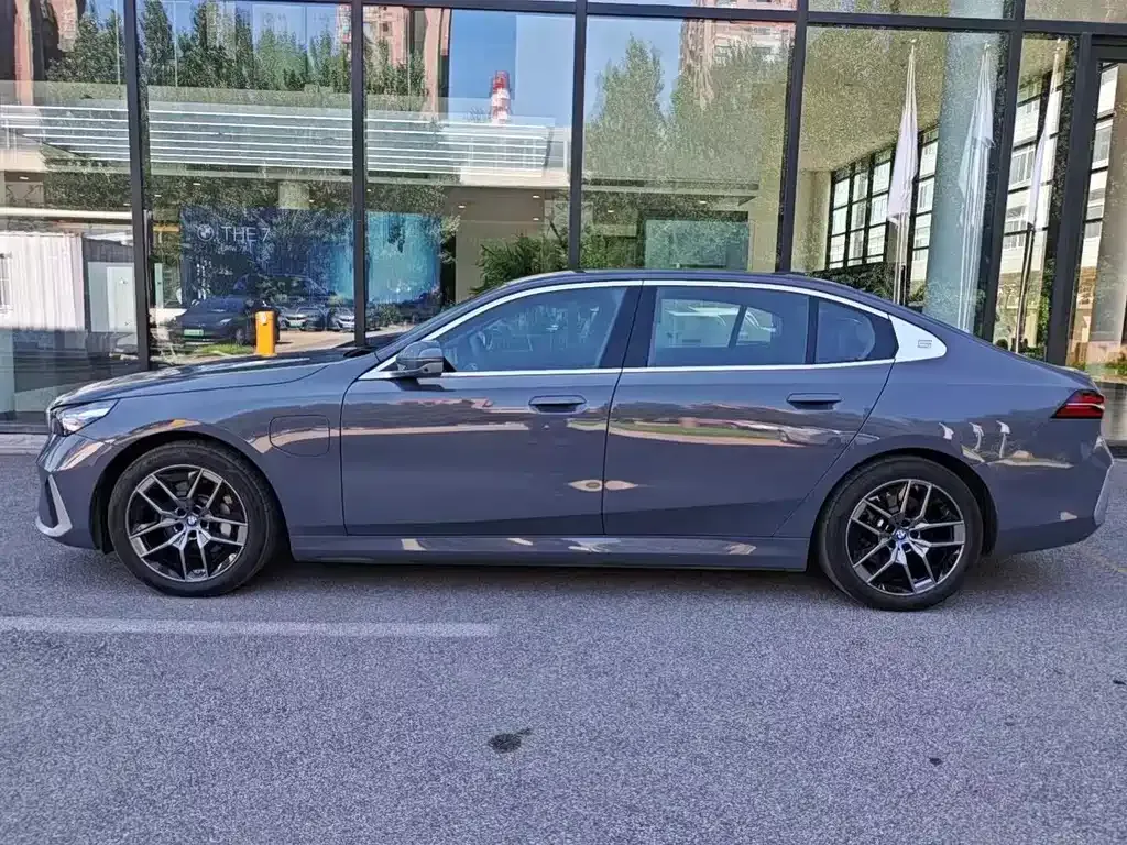 BMW i5 — фото 10