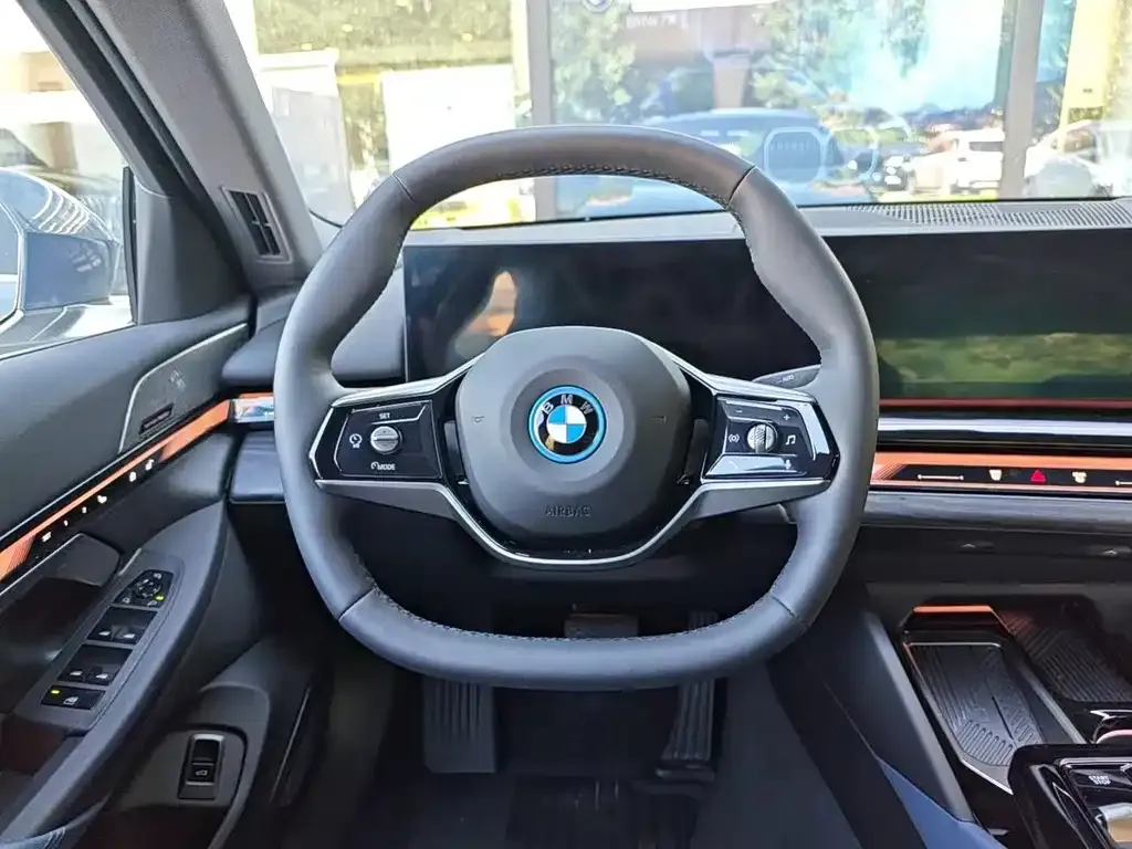 BMW i5 — фото 2