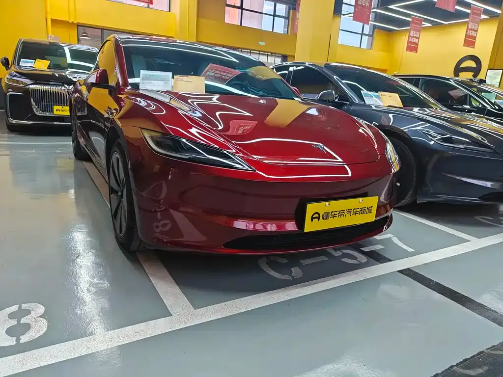 Tesla Model 3 — фото 1