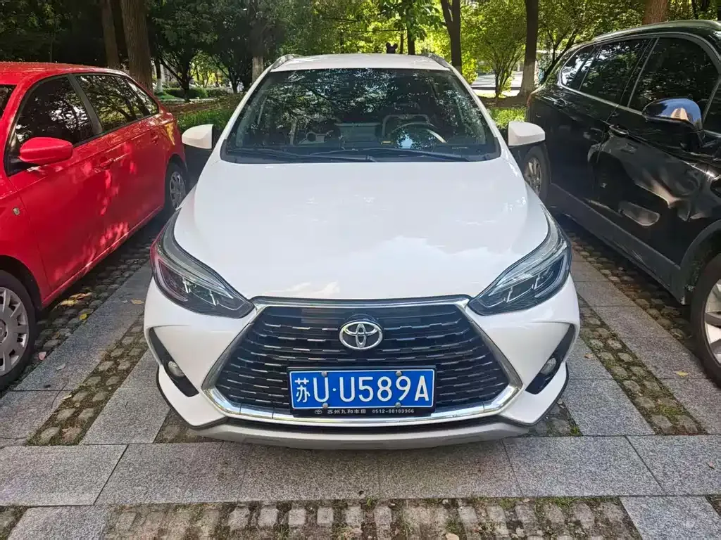 Toyota Yaris L — фото 1