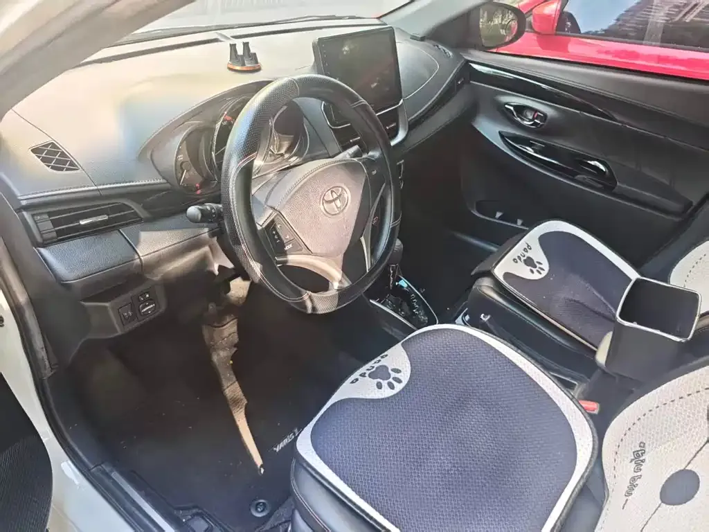 Toyota Yaris L — фото 3