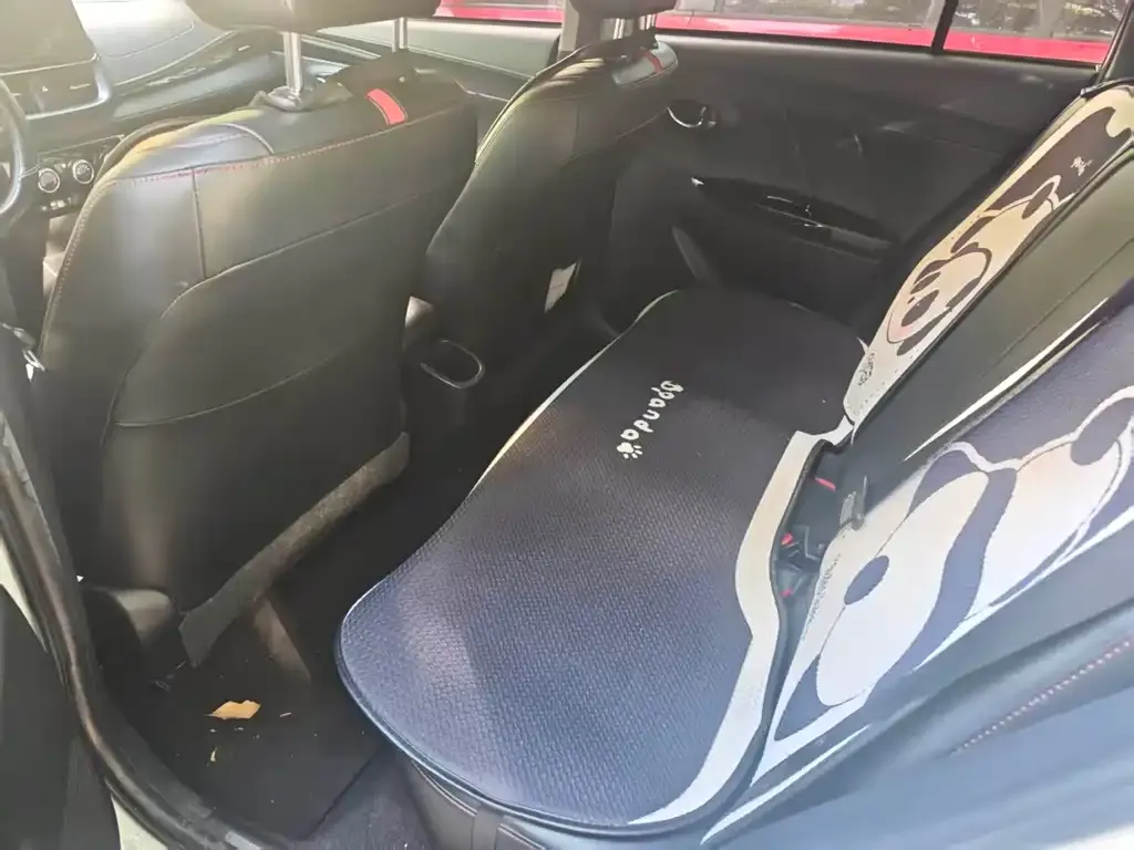 Toyota Yaris L — фото 4