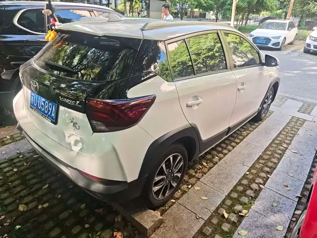 Toyota Yaris L — фото 8
