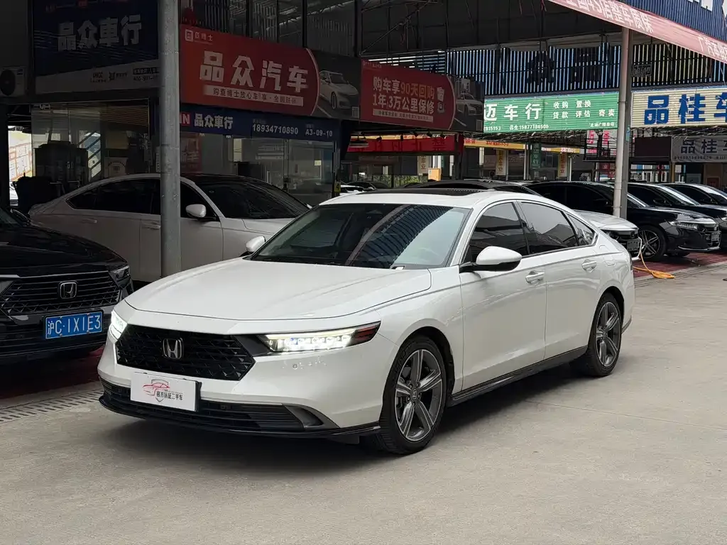 Honda Accord — фото 1