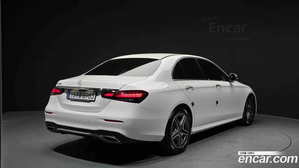Mercedes-Benz E-Class — фото 10
