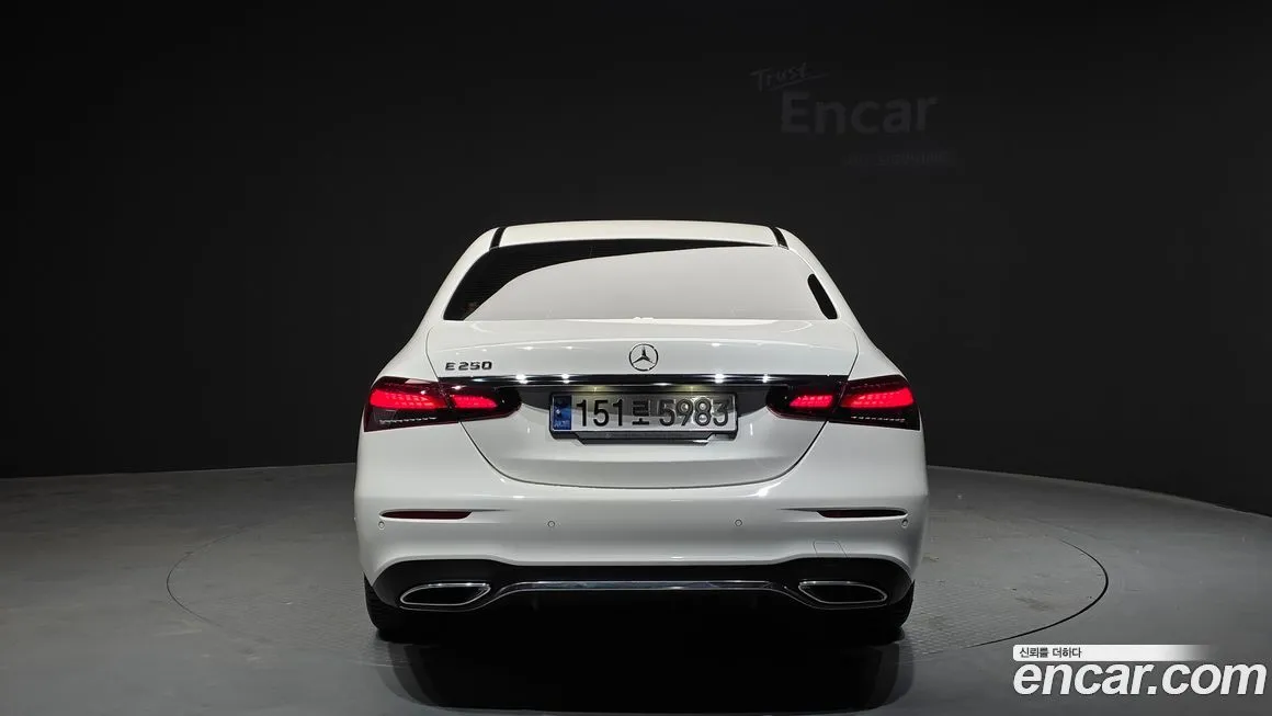 Mercedes-Benz E-Class — фото 7