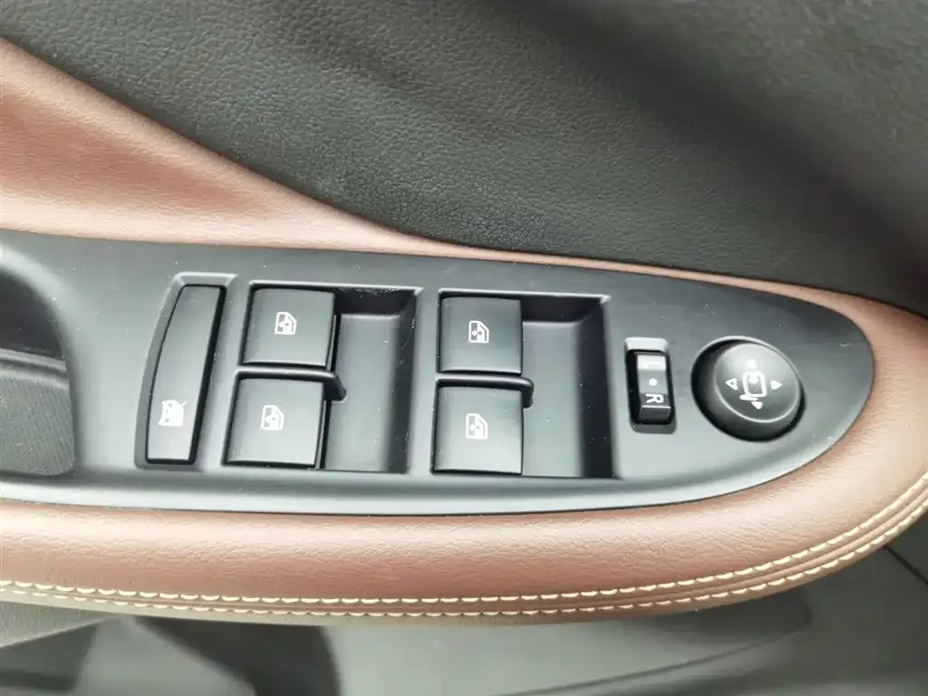 Buick Envision Plus — фото 5