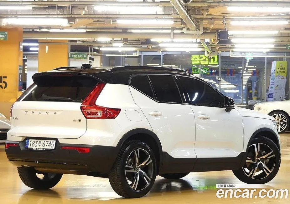 Volvo XC40 — фото 5