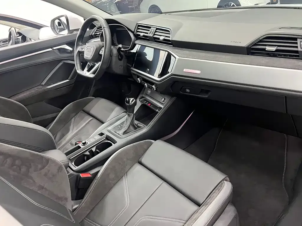 Audi Q3 Sportback — фото 10