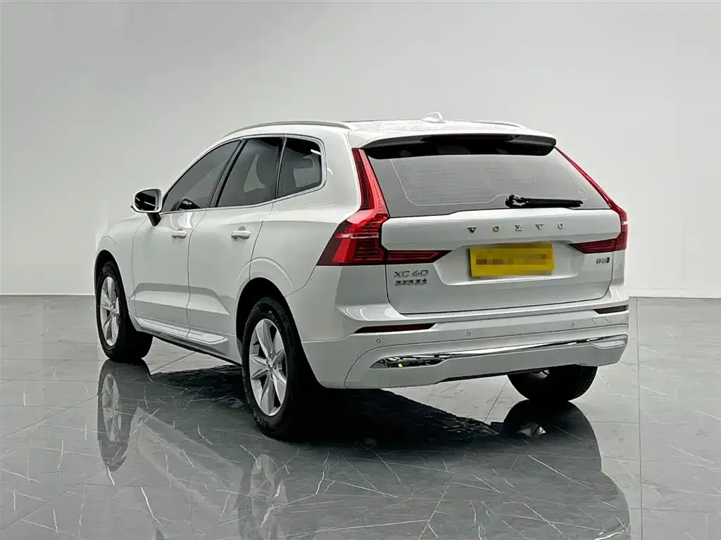 Volvo XC60 — фото 10
