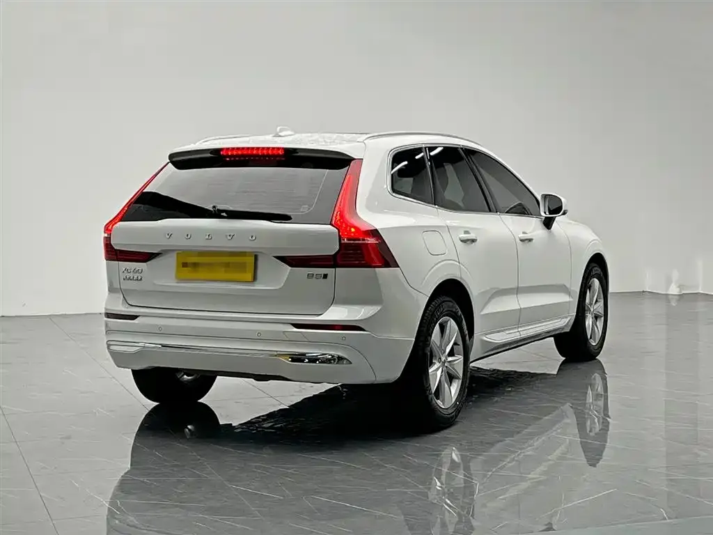 Volvo XC60 — фото 6