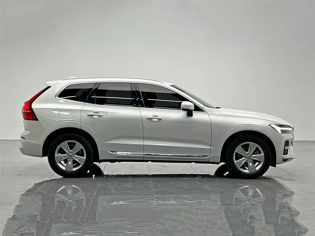 Volvo XC60 — фото 8