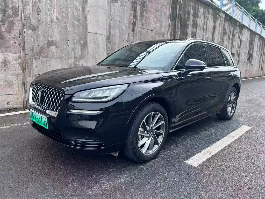 Lincoln Corsair Hybrid — фото 1