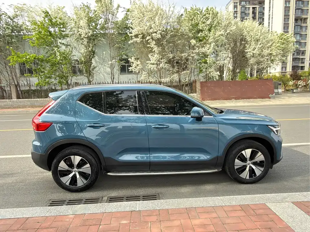 Volvo XC40 — фото 4