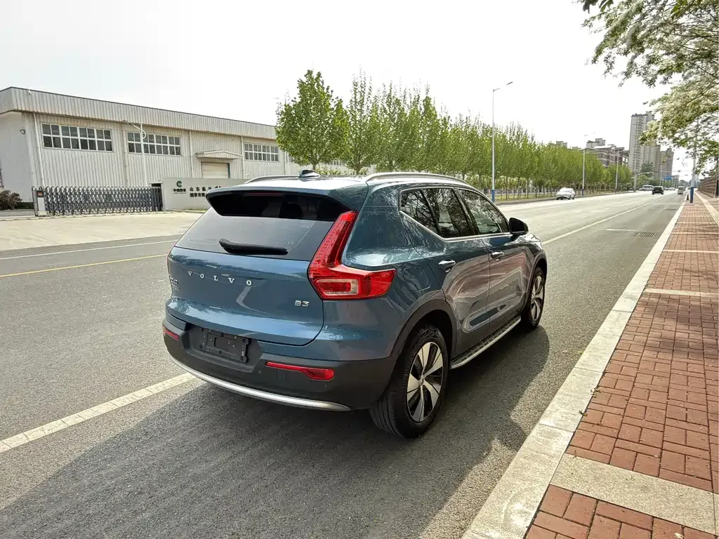 Volvo XC40 — фото 10